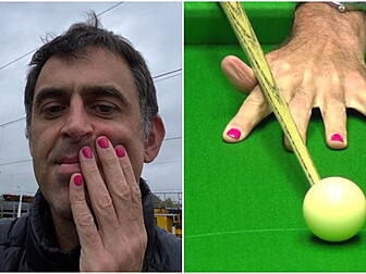 Ronnie O'Sullivan wears pink n...
